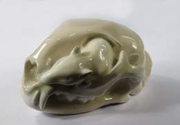 Статуэтка "Мышь в черепе"