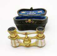 Бинокль театральный в оригинальном футляре