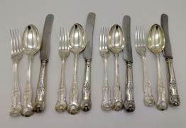 Набор столовых приборов на 12 персон