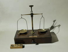 Весы дорожные в коробке