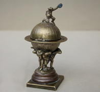 Чернильница "На вершине мира"