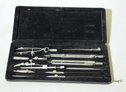 Готовальня