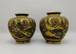 Парные китайские вазы