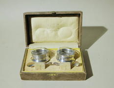 Набор солонок в футляре