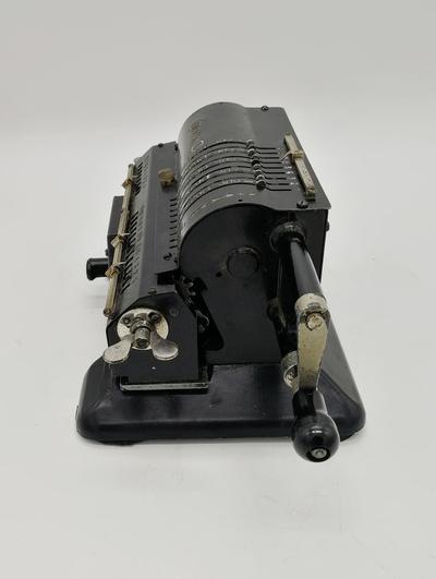 Арифмометр "Феликс". Надпись "З-д СЧЕТМАШ г.Курск". 1960-е годы.