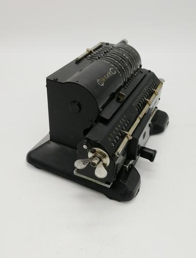 Арифмометр "Феликс". Надпись "З-д СЧЕТМАШ г.Курск". 1960-е годы.