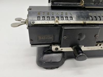 Арифмометр "Феликс". Надпись "З-д СЧЕТМАШ г.Курск". 1960-е годы.