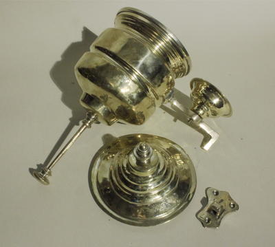 Умывальник. "Пастуховъ в Туле". В комплекте с крепежным кранштейном и мыльницей.