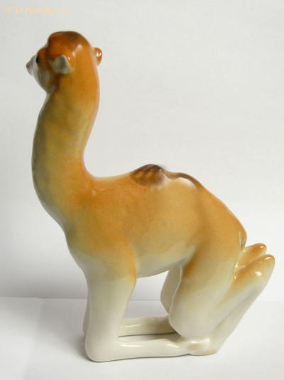 Статуэтка "Верблюжонок". Марка красная "ЛФЗ". 1970-е годы.