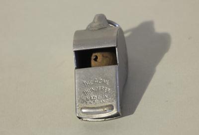 Свисток футбольного арбитра. Англия. Середина ХХ века