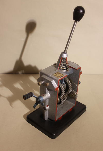 Модель коробки передач. Учебная модель механической коробки передач автомобиля.