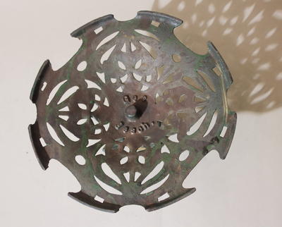 Подставка для рождественской елки. Специальное приспособление для установки новогодней елки.