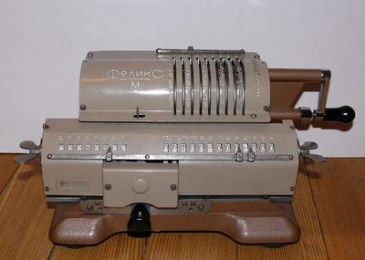 Арифмометр "Феликс М". В рабочем состоянии. Середина ХХ века.