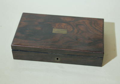 Готовальня. В комплекте 9 инструментов с линейками.