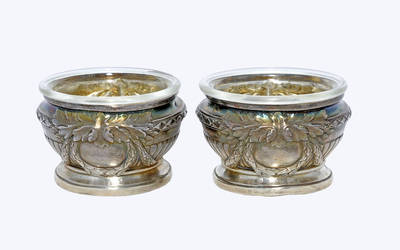 Парные солонки. из серебра 84 пробы в оригинальном футляре.