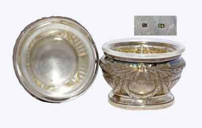 Парные солонки. из серебра 84 пробы в оригинальном футляре.