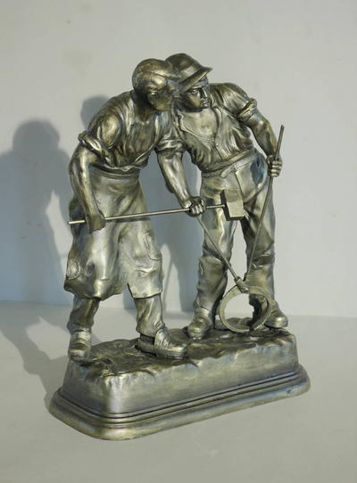 Скульптура "Кузнецы". Западная Европа, начало XX века.