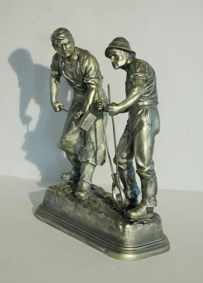 Скульптура "Кузнецы". Западная Европа, начало XX века.