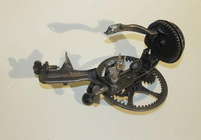 Яблокочистка. США. Фирма-изготовитель "Reading Hardware Co., Reading, PA, USA". Запатентован. Конец XIX века.