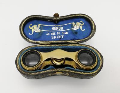 Бинокль театральный в оригинальном футляре. Западная Европа. Конец XIX - начало XX века.