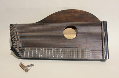 Цитра (дискант). Цитра (нем. Zither) — струнный щипковый музыкальный инструмент,