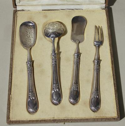 Набор для десертов в футляре. Серебро 950*. Франция. 1838 год.