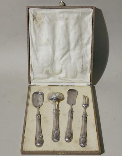 Набор для десертов в футляре. Серебро 950*. Франция. 1838 год.