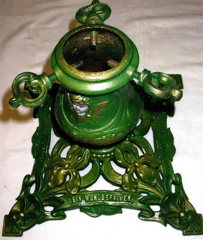 Подставка для новогодней елки "Ангелочки". Германия. Конец XIX века.