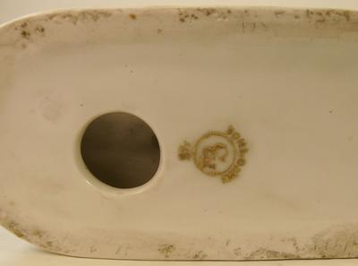 Скульптура &quot;Лыжница&quot;. Марка золотая &quot;ПЗ Песочное&quot;. Подпись автора &quot;Н. Павловская 1957&quot;.