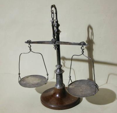 Весы. Западная Европа. Конец XIX - начало XX