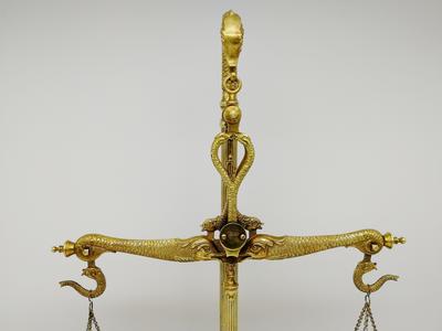 Коромысловые весы. Равноплечие коромысловые весы с подвесными чашками. Середина XIX века