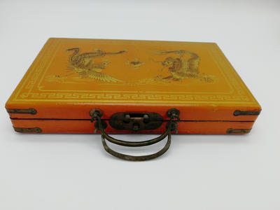 Игра "Маджонг". Набор состоит из оригинального футляра, полного набора фишек и правил игры на английском языке.