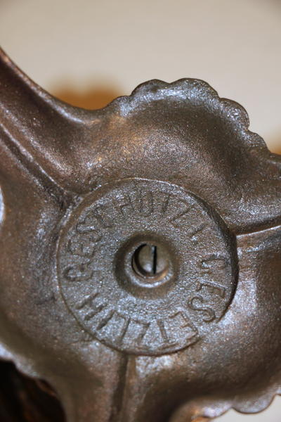 Подставка для новогодней ёлки. Специальное приспособление для установки новогодней елки.