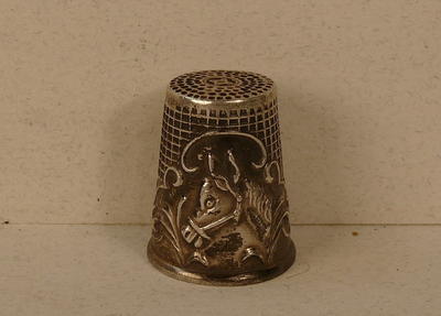 Напёрсток "Лошадь". Серебро 935*. Конец XIX - начало ХХ века.