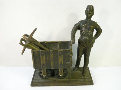 Скульптура "Шахтёр". Западная Европа. Начало ХХ века.