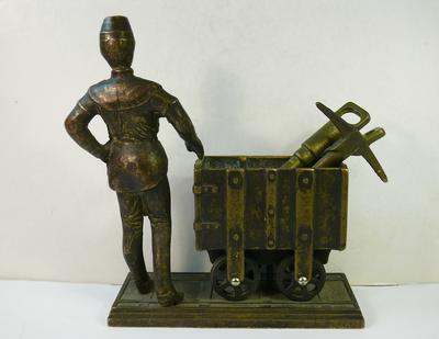 Скульптура "Шахтёр". Западная Европа. Начало ХХ века.