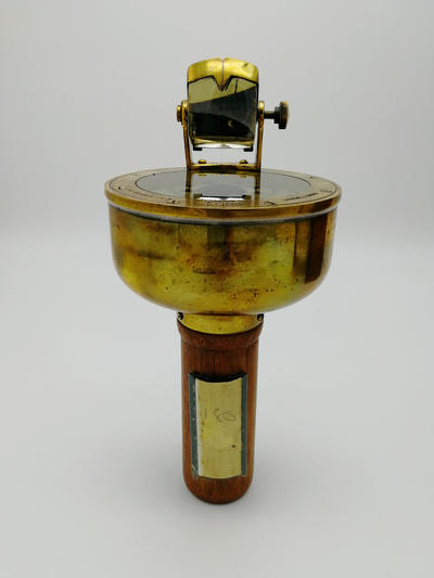 Компас навигационный "Sestrel". Изготовлен компанией HENRY BROWNE & SON Lᵀᴰ BARKING & LONDON. Прибор в оригинальном футляре и отличной сохранности.