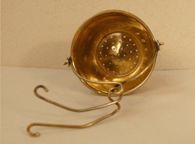 Ситечко чайное в виде ведёрка. Серебро 875*. Клеймо "МЮ5". Середина 1950-х годов. В отличной сохранности.