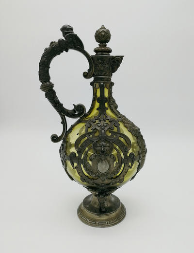 Кувшин для вина. Предназначен для хранения и подачи продуктов виноделия и других напитков.