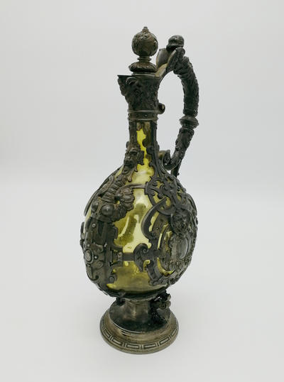 Кувшин для вина. Предназначен для хранения и подачи продуктов виноделия и других напитков.