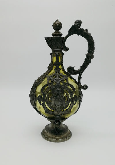 Кувшин для вина. Предназначен для хранения и подачи продуктов виноделия и других напитков.