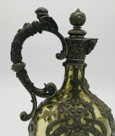 Кувшин для вина. Предназначен для хранения и подачи продуктов виноделия и других напитков.