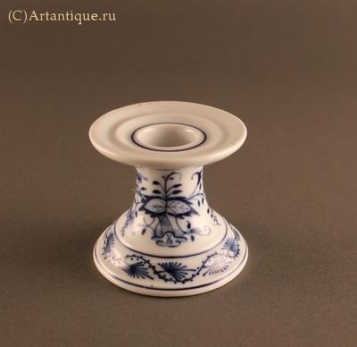 Подсвечник. Марка подглазурная синяя "Скрещенные мечи”. Первая половина ХХ века.