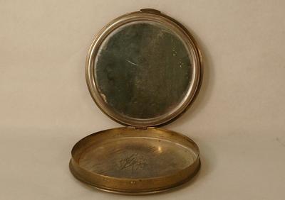 Пудреница "Роза". Серебро 875*. Клеймо ЛЮ3" (Ленинградская ювелирно-часовая фабрика). Конец 1950 - начало 1960-х годов.