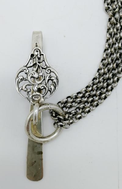 Ножницы с цепочной. Изготовлены в Голландии в 1852 г. Предмет в хорошей сохранности.