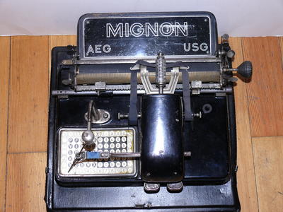Машинка печатная "MIGNON AEG". Германия. Конец XIX века.