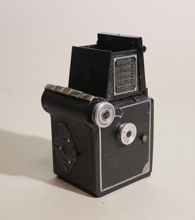 Фотоаппарат "PILOT 6". Одно рефлексная зеркальная фотокамера выпускалась в германии с 1935 по 1941 гг.