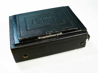 Фотоаппарат "ZEISS IKON". Германия. Начало XX века.