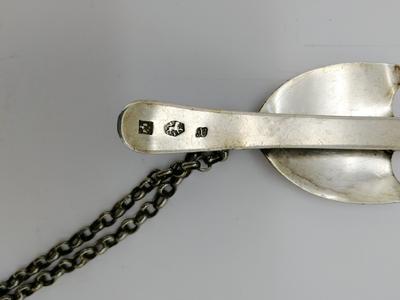 Ножницы с цепочной. Изготовлены в Голландии в 1832 г. Предмет в хорошей сохранности.