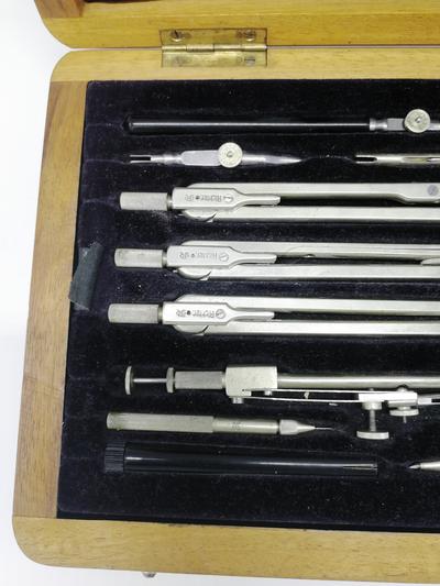 Готовальня "E.O. Richter & Co Pracision". Германия. Начало XX века.